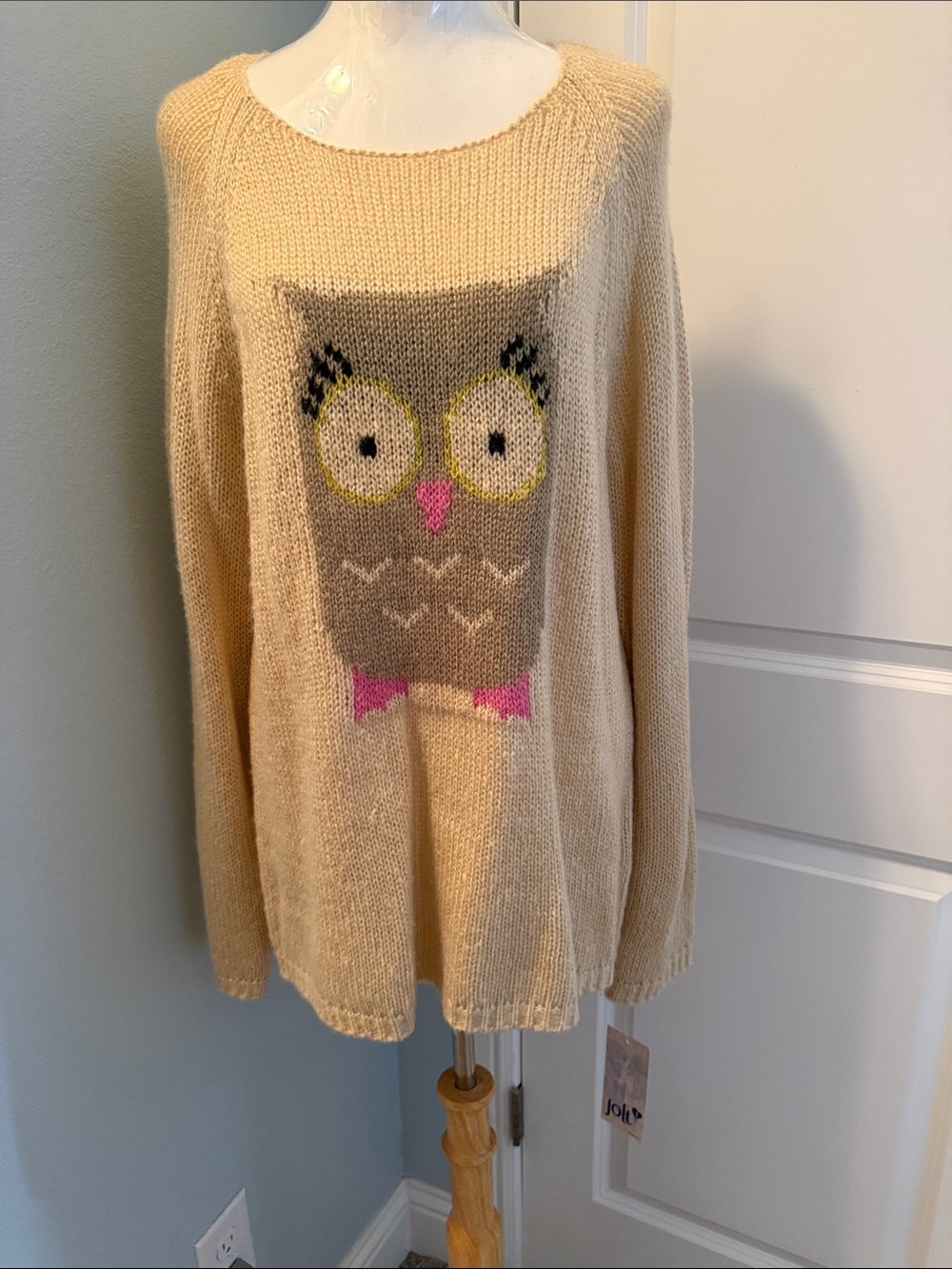 Jolt Cream Crewneck Sweater with Owl Graphic